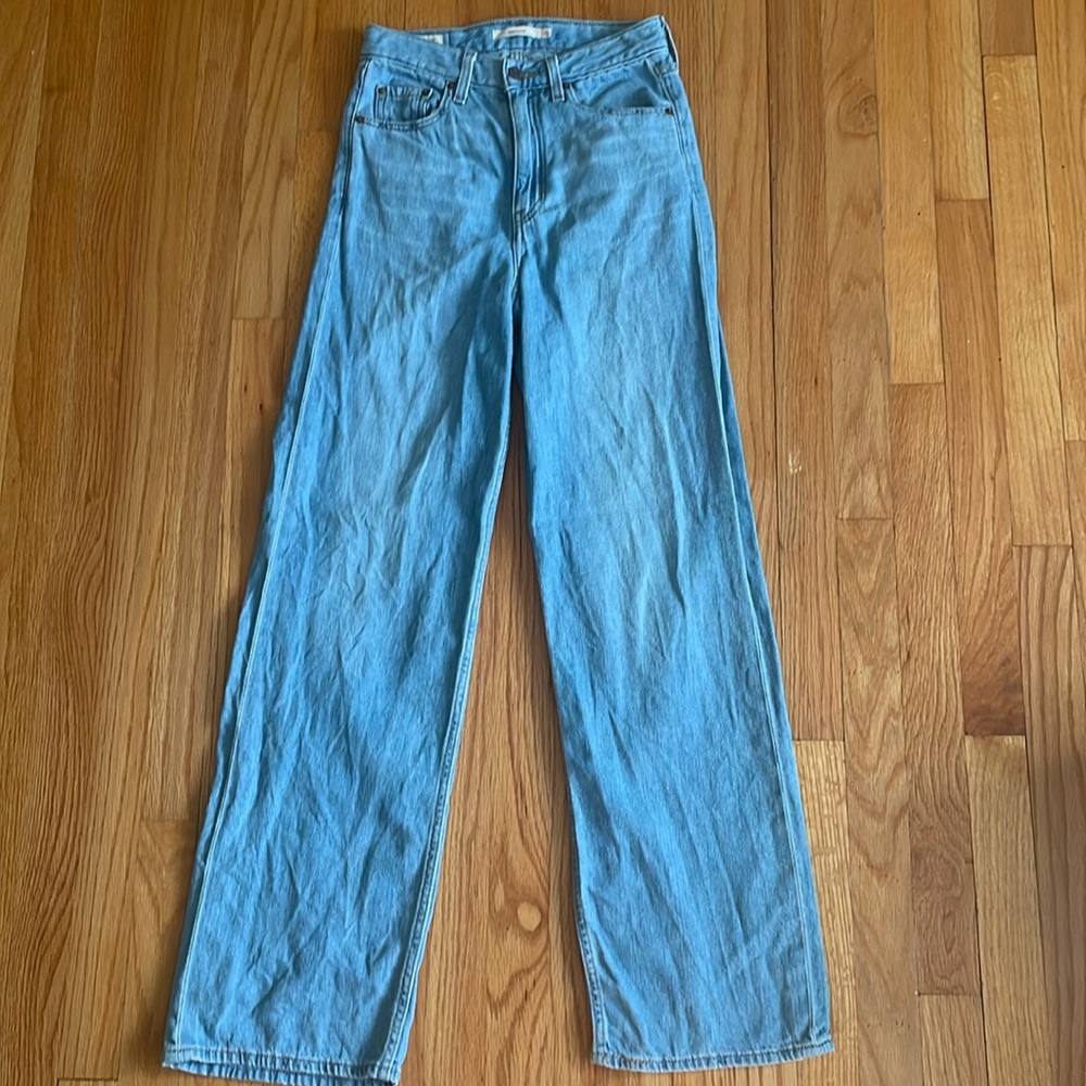 Levi’s High Loose High Rise Jeans 25/31” inseam